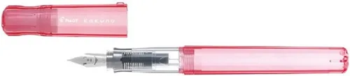 Vista 2 de Pilot - Pluma estilográfica Kakuno Family Series Kakuno Mama, color rojo transparente, punta media, FKA-1SR-KMR-M con adhesivo Kanji LOOR, 5.15 x