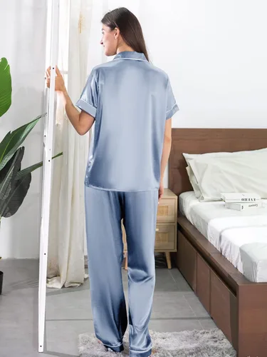 Vista 4 de AW BRIDAL Juego de 4 pijamas de satén a juego para parejas, pijamas de seda suave de manga corta para mujeres, hombres, parejas, regalos para señor
