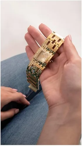 Vista 8 de GUESS Women's 22mm Watch - Gold Tone Bracelet Champagne Dial Gold Tone Case