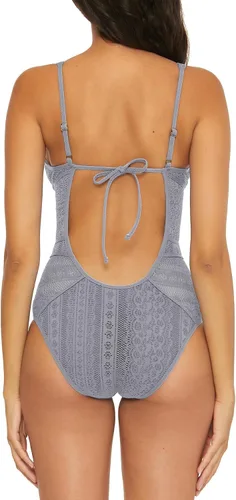 Vista 2 de BECCA Traje de baño de una pieza de color estándar para mujer, cuello profundo, ganchillo, trajes de baño