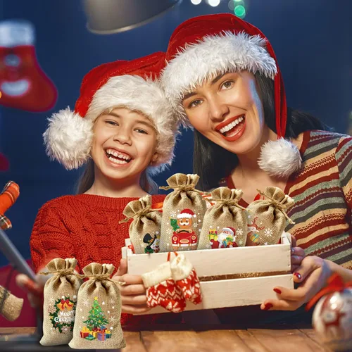 Vista 6 de LOMIMOS 36 Bolsas de Arpillera con Cordón Navideñas, Bolsas Reutilizables de Lino Yute para Regalos Dulces Caramelos Envoltorio Obsequios