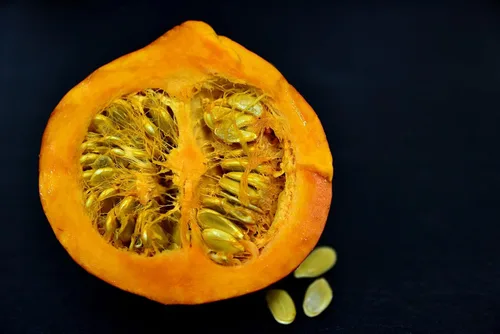 Vista 5 de Semillas de calabaza orgánicas, crudas, sin OMG, sin cáscara sin sal a granel (1 libra)