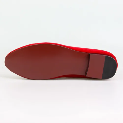 Vista 5 de Mocasines de terciopelo rojo para hombre con hebilla de animal dorado y placa hechos a mano