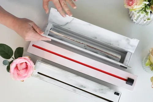 Vista 2 de ChicWrap Carrara Marble - Dispensador recargable de papel de aluminio de mármol - Incluye un rollo de 12" x 30' de papel de aluminio de grado
