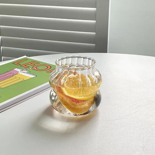 Vista 4 de Vasos de vidrio acanalados, vasos de cóctel con forma de onda de 14 onzas, vasos de Martini creativos, vasos de cerveza ondulados, accesorios