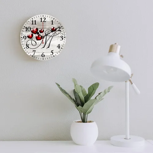 Vista 6 de Reloj de madera con monograma de corazón rojo, letra M, letra M, corazón floral, monograma, letra de interior, funciona con pilas, silencioso, sin