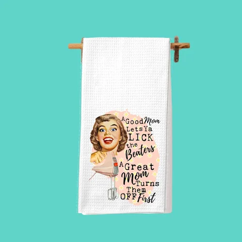 Vista 8 de Good Moms let their Kids Lick the Beaters, Great Moms Turn them Off First Funny Vintage 1950's Housewife Pin-up Girl Waffle Weave Toalla