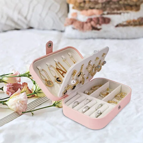 Vista 4 de Chelory Joyero pequeño para aretes anillos collares pulseras piel sintética portátil organizador de joyas de viaje para mujeres y niñas mini soporte