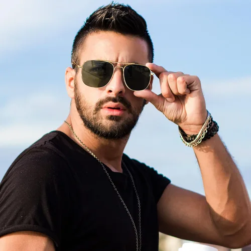 Vista 7 de Peekaco Gafas de sol de aviador para hombre estilo militar polarizadas marco de metal con patillas de bayoneta NegroAzul