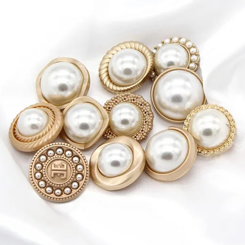 Vista 4 de 5 piezas de botones de oro con perlas de metal para mujer, botones para abrigo de suéter, decoración para ropa, accesorios de costura y manualidades