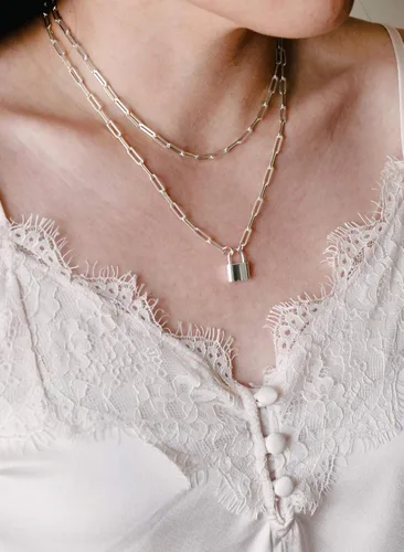 Vista 2 de BOUTIQUELOVIN Collar de candado chapado en oro de 14 quilates para mujeres y niñas, cadena de eslabones con clip de papel, no se deslustra