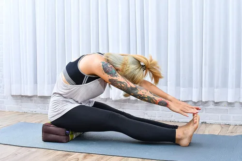 Vista 5 de Leewadee Cojín Bloque de Yoga 14 x 7 x 4.5 pulgadas - Kapok Yoga