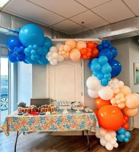 Vista 5 de Paquete de 141 globos azules y naranjas, kit de guirnalda de globos azul marino con globos de confeti naranja claro pastel, decoración de fiesta