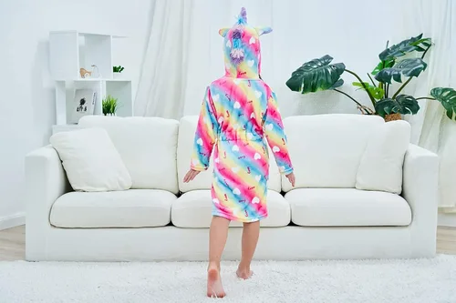 Vista 4 de NewPlush Albornoces unisex de franela con capucha y unicornios para niñas