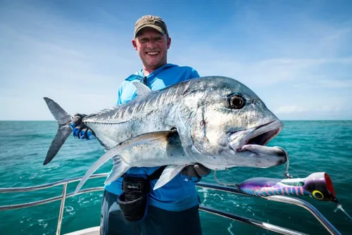 Vista 2 de Colección de Señuelos Topwater Popper Nomad Design Chug Norris – Señuelo Flotante para Pesca en Superficie de Agua Salada en Alta Mar - Cuerpo