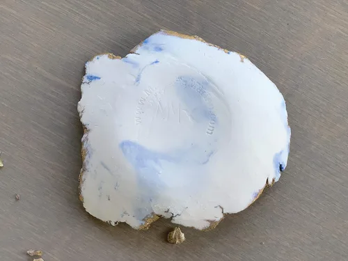 Vista 8 de Plato de cerámica mármol azul blanco y oro, platos de joyería hechos a mano, regalo único para ella o él - Foto de stock, por favor lea