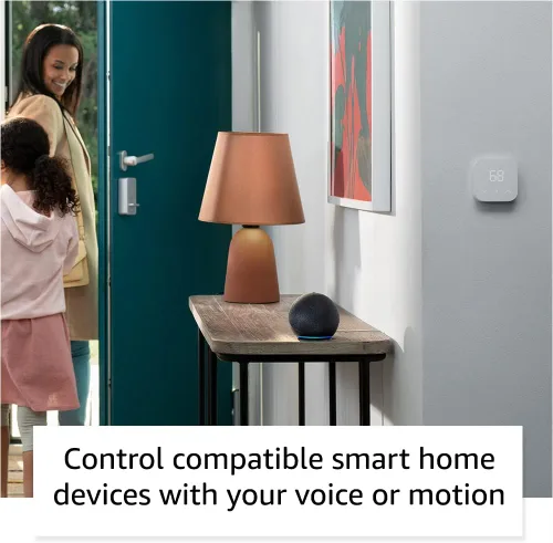 Vista 5 de Echo Dot (5ª generación, versión 2022) en paquete Glacier White con bombilla de color inteligente TP-Link Kasa