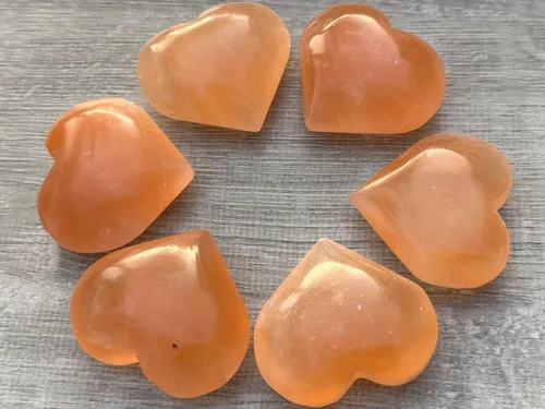 Vista 66 de Corazón hinchado de piedras preciosas al por mayor, corazones hinchados de piedras preciosas pulidas, piedra de palma de cristal, corazón de cristal