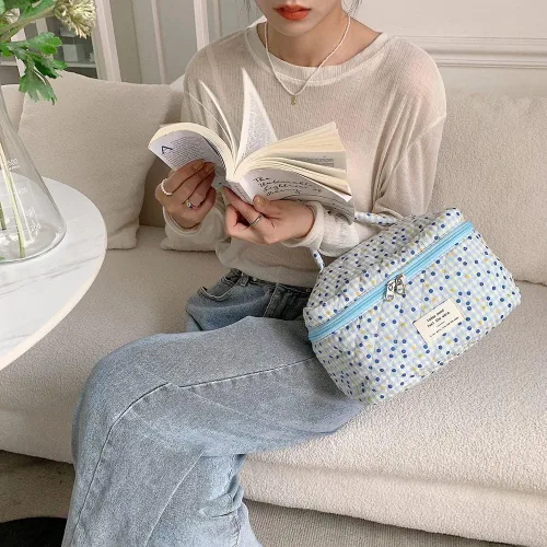 Vista 3 de Bolsa de cosméticos de viaje, bolsa de maquillaje de algodón, bolsa de aseo acolchada con hermoso patrón floral, bolsa de cosméticos de gran