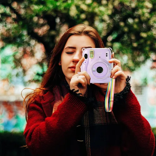 Vista 6 de Funda transparente para cámara instantánea Fujifilm Instax Mini 11, cubierta protectora de PVC duro con correa de hombro extraíble arcoíris y 20