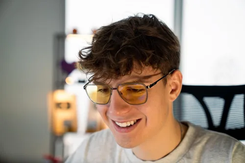 Vista 2 de GUNNAR ClixGaming - Gafas de juego con lente ámbar, bloqueo de luz azul, alivia el ojo seco