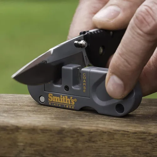 Vista 4 de Smith's PP1 Pocket Pal Afilador de Cuchillos Preestablecido de Carburo y Piedra Cerámica Afiladores Varilla Plegable con Revestimiento de Diamante