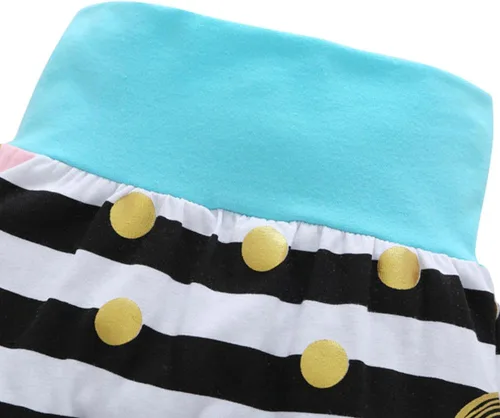 Vista 5 de OUTGLE Mameluco blanco para bebé recién nacida + pantalones de rayas + sombrero + diadema para otoño e invierno