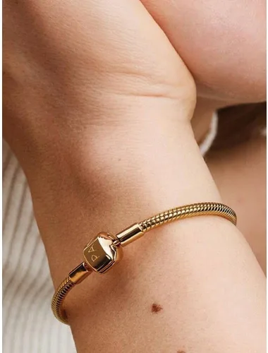 Vista 8 de Pulsera de serpiente con cierre de barril PANDORA Moments - Pulsera de plata para mujer - Plata fina - Con caja de regalo Dorado