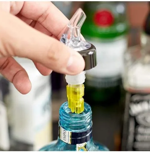 Vista 3 de Vertedor de licor transparente (PP-14C) de 1/4 oz (PP-14C) - Boquilla para verter botellas de vino y licor Precision Pour - (10 unidades) 100%
