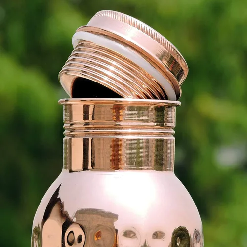 Vista 4 de Botella de agua de cobre puro martillado Botella elegante de cobre sin juntas con beneficio ayurvédico 100% puro y a prueba de fugas, capacidad