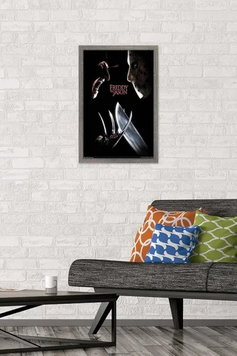 Vista 2 de Trends International Freddy vs. Jason - Póster de pared de una hoja, 14.725 x 22.375 pulgadas, versión enmarcada de madera de granero