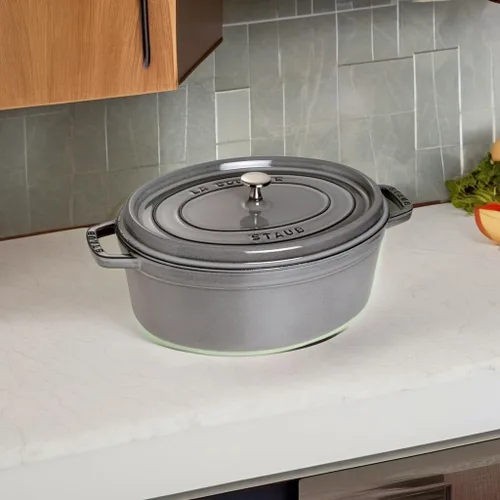 Vista 5 de Staub Hierro fundido Ovalado Cocotte de 1 cuarto - Gris grafito, fabricado en Francia
