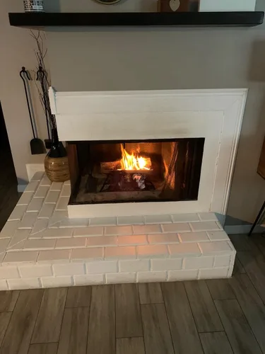 Vista 2 de Rocky Mountain Goods - Parrilla de chimenea de 18 pulgadas con retenedor de brasas, hierro fundido resistente de 1/2", tratado térmicamente