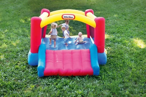 Vista 8 de Little Tikes Jump 'n Slide Bouncer Inflable Incluye Soplador de Servicio Pesado con GFCI, Estacas, Parches de Reparación y Bolsa de Almacenamiento