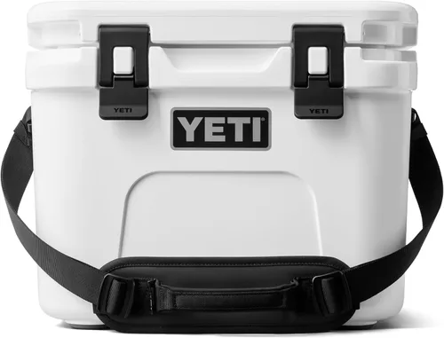 Vista 31 de YETI Roadie 15 - Enfriador duro con correa de hombro DoubleDuty