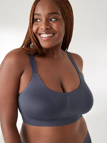 Vista 3 de True & Co Sujetador de tirantes ajustables con cuello redondo y forma suave para mujer