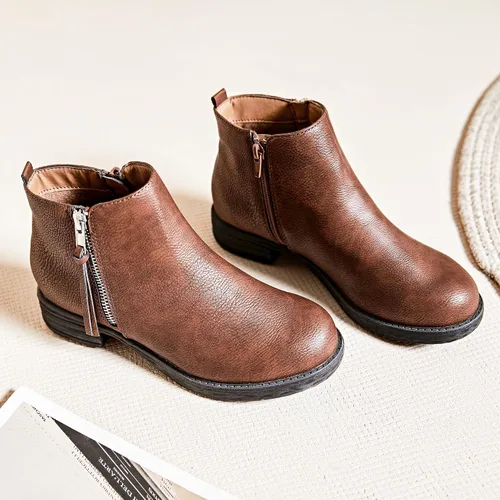 Vista 4 de Ataiwee Botines para mujer, con cremallera lateral clásica, cómodas y gruesas botas de tacón de bloque.