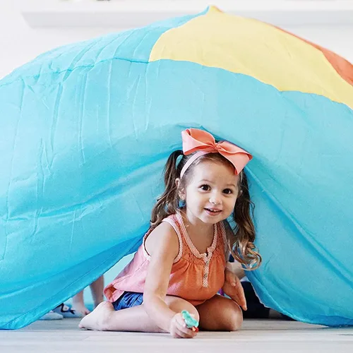 Vista 6 de AirFort - Fuerte inflable para niños, se construye en 30 segundos, tienda de campaña para jugar a partir de 3 años (pelota de playa azul)