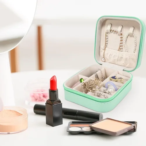 Vista 6 de KIQIONE Caja organizadora de joyas pequeña estuche de joyería de viaje para niñas y mujeres anillo de almacenamiento colgante aretes collar pulsera