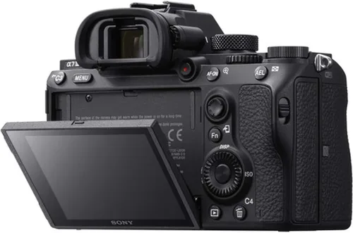 Vista 7 de Sony a7 III con lente de 28-70mm, memoria Extreme de 128GB, lente super teleobjetivo de 420-800mm, flash Pro TTL, filtros, lentes, estuche