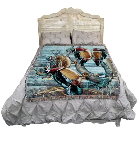 Vista 2 de Pure Country Weavers Cynthie Fisher - Manta de Backwater Woodies - Tapiz de regalo de cabaña de Ducks Lake Lodge tejido de algodón, fabricado