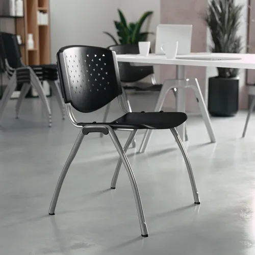 Vista 2 de Flash Furniture - Silla apilable de plástico negro de la serie HERCULES con capacidad de 880 lb. y marco recubierto en polvo de color gris titanio