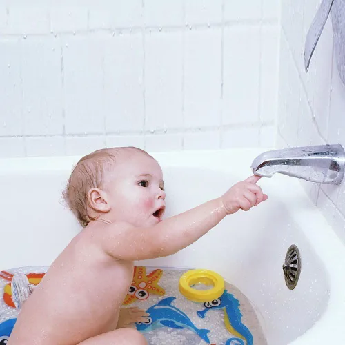 Vista 3 de Tapete de baño antideslizante para bebé con ventosas para bañera, tapete antideslizante para ducha, 27 x 15 pulgadas, bonito diseño
