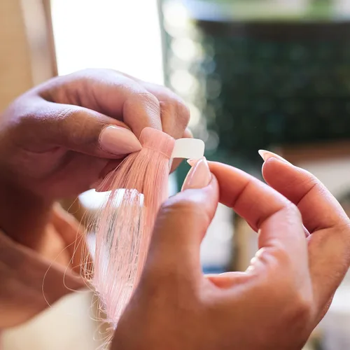 Vista 5 de Fearless Fashion - Cinta de doble cara para el cuerpo de ropa para vestidos y escotes (50 tiras), cinta de tela transparente de sujeción fuerte