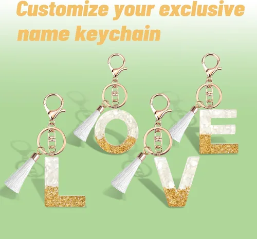 Vista 4 de Suweibuke Lindos llaveros beige para mujeres y niñas, llaveros con letras iniciales con borla blanca, dijes para mochila y bolso de mano