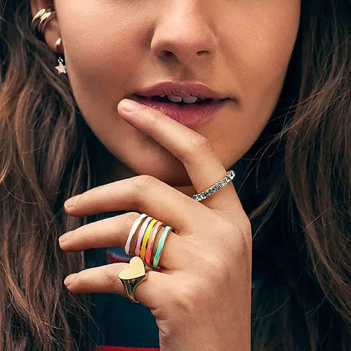 Vista 6 de YOOESTORES82 Juego de 5 anillos apilables simples y coloridos para mujeres, niñas y adolescentes. Conjuntos de anillos de nudillos esmaltados