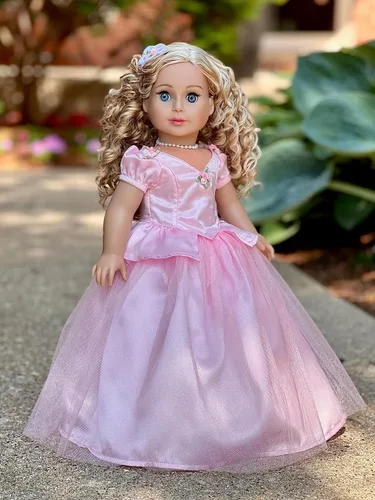 Vista 4 de Pretty Pink - Conjunto para muñecas de 18 pulgadas, juego de 4 piezas con vestido, tocado y collar, muñeca no incluida