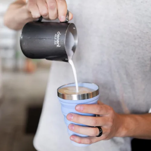 Vista 4 de HYDAWAY Pinta Plegable de 16 oz - Taza de Silicona Libre de BPA con Borde de Acero Inoxidable - Reutilizable, Empacable y Duradera para Acampar, Fern