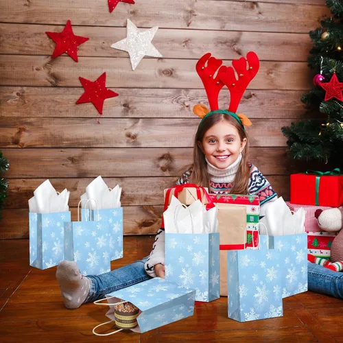 Vista 8 de Jectivs Paquete de 24 bolsas de regalo para fiestas, bolsas grandes y gruesas de papel kraft blanco con copos de nieve azul hielo con tejido blanco