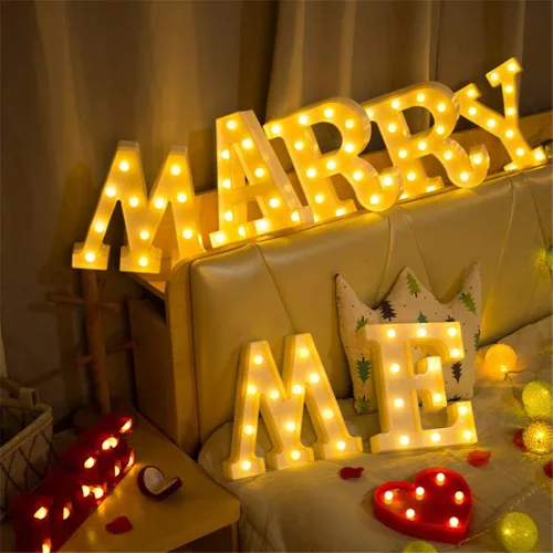Vista 3 de Ulalaza Letrero de luz LED en blanco y negro, 2 letras AA alimentadas por batería para boda, fiesta de cumpleaños, lámpara de Navidad, luz nocturna